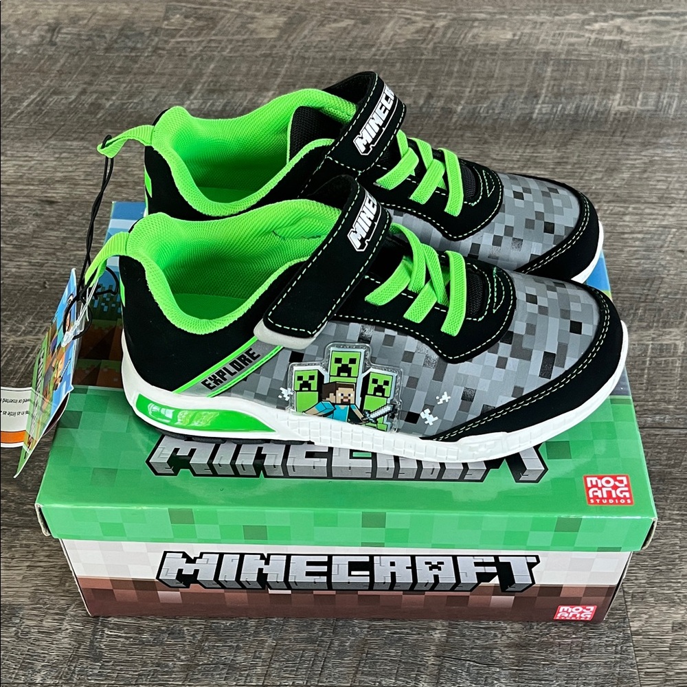 NWT Boys Light Up MineCraft Sneakers Size 1
